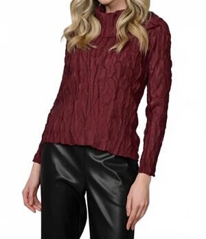 NEW PICADILLY pleated textured top in bordeaux